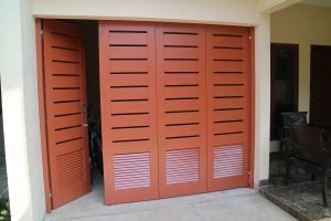 rel pintu garasi malang