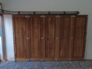 rel pintu garasi malang